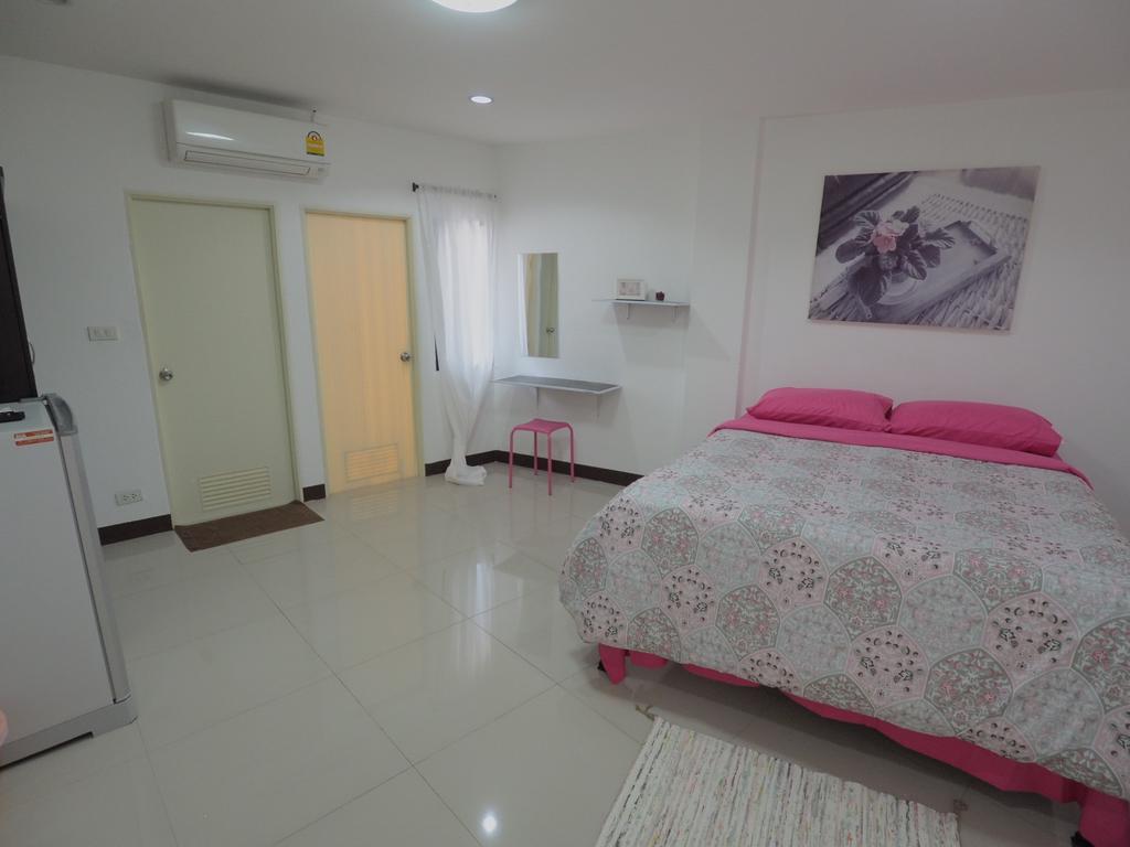 Bed and Breakfast Banmeesukko à Phitsanulok Extérieur photo